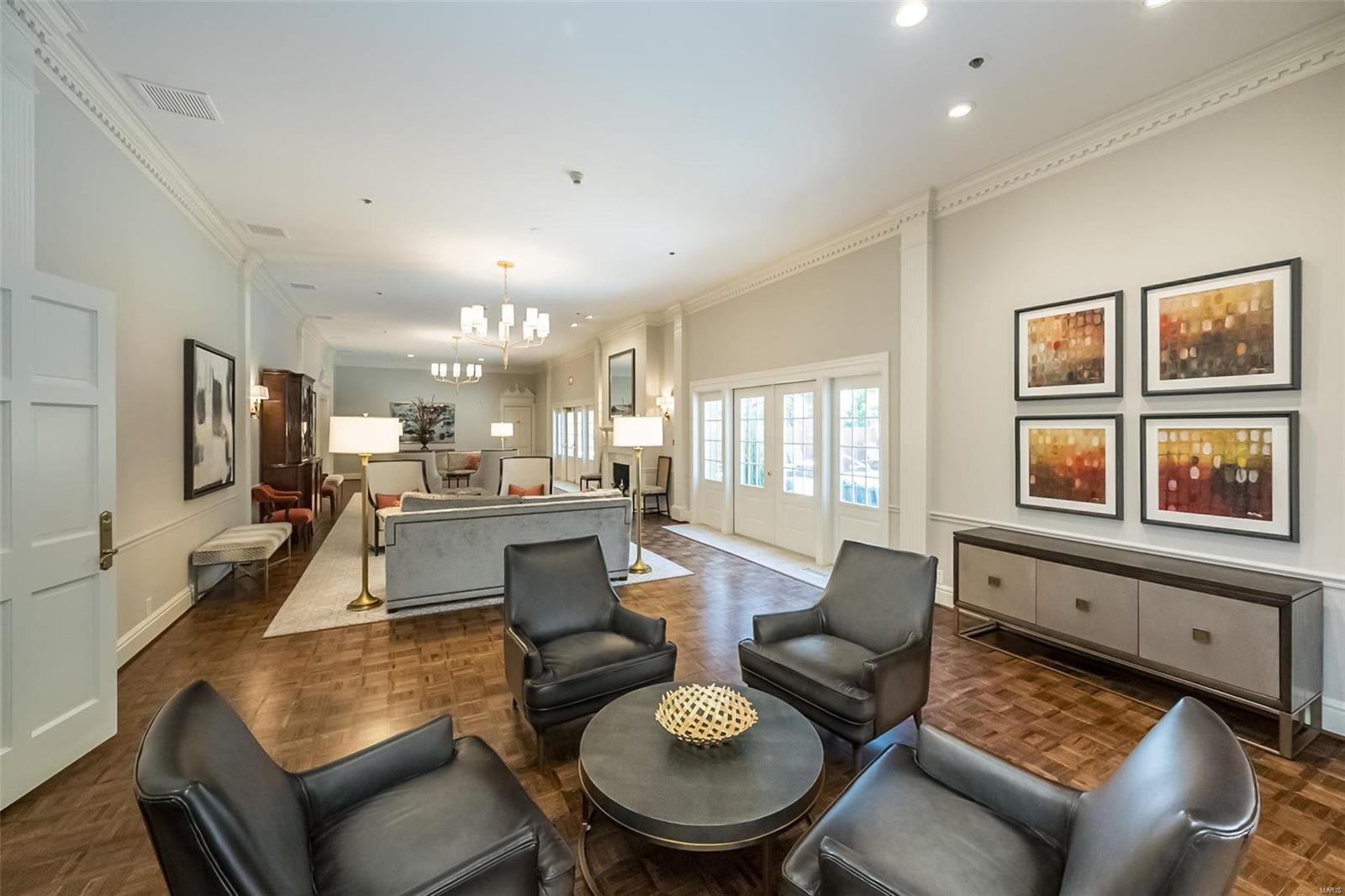 816 S Hanley Road Unit: 4D