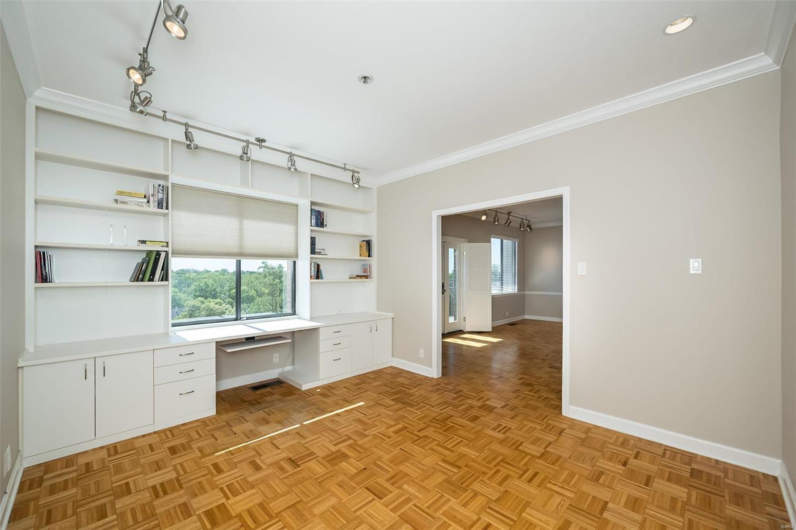 816 S Hanley Road Unit: 4D