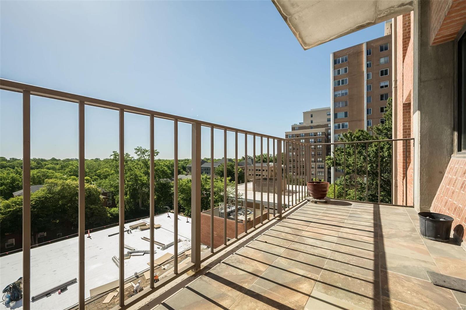 816 S Hanley Road Unit: 4D