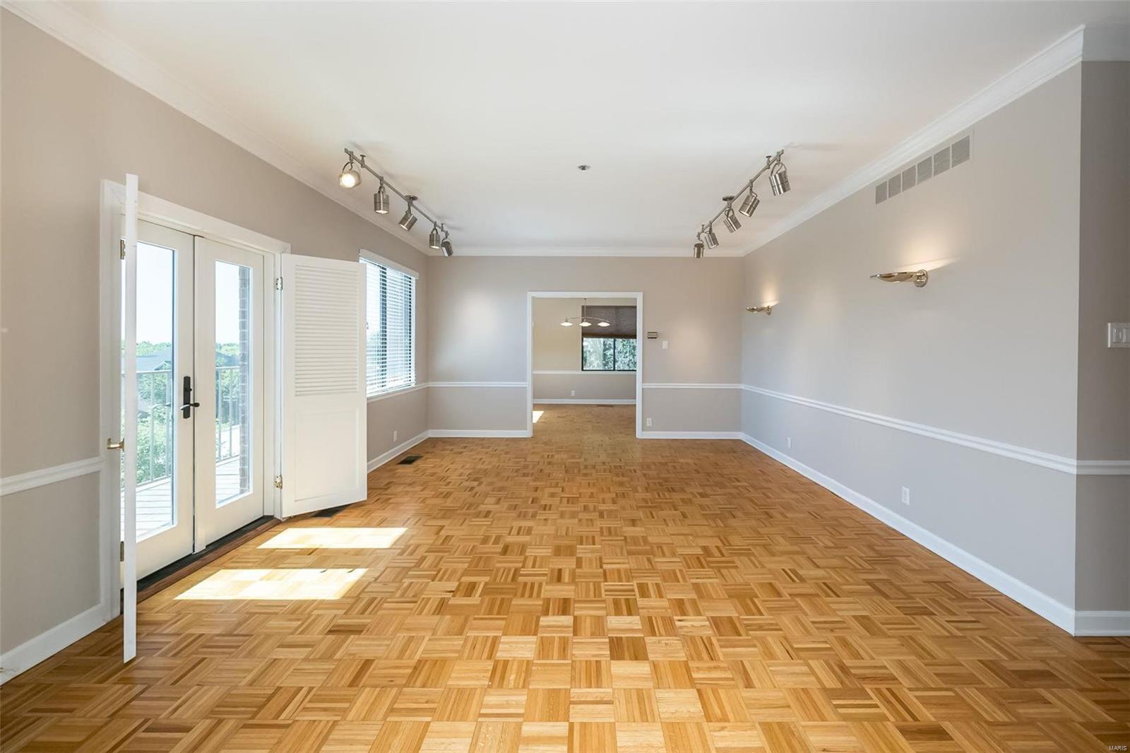816 S Hanley Road Unit: 4D