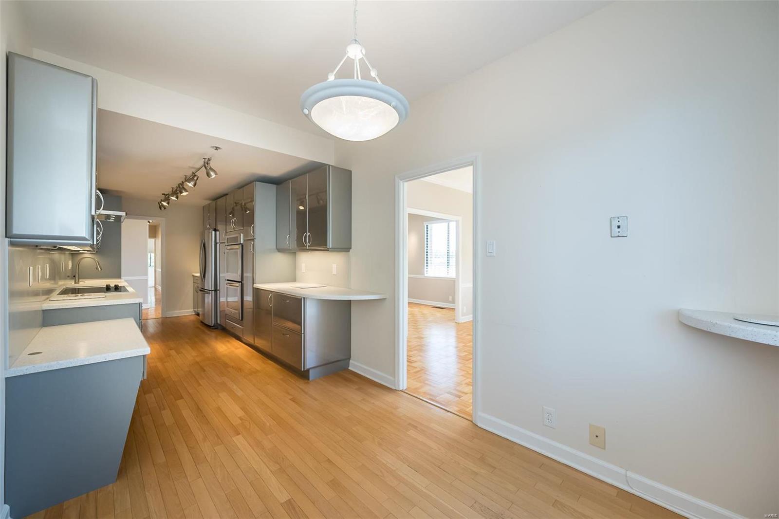 816 S Hanley Road Unit: 4D