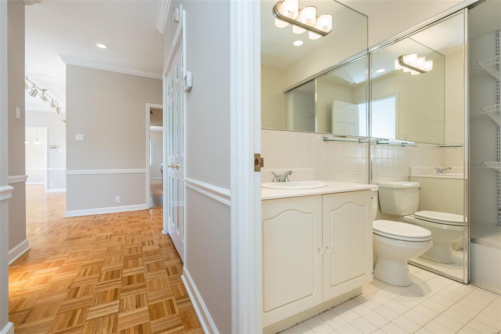 816 S Hanley Road Unit: 4D