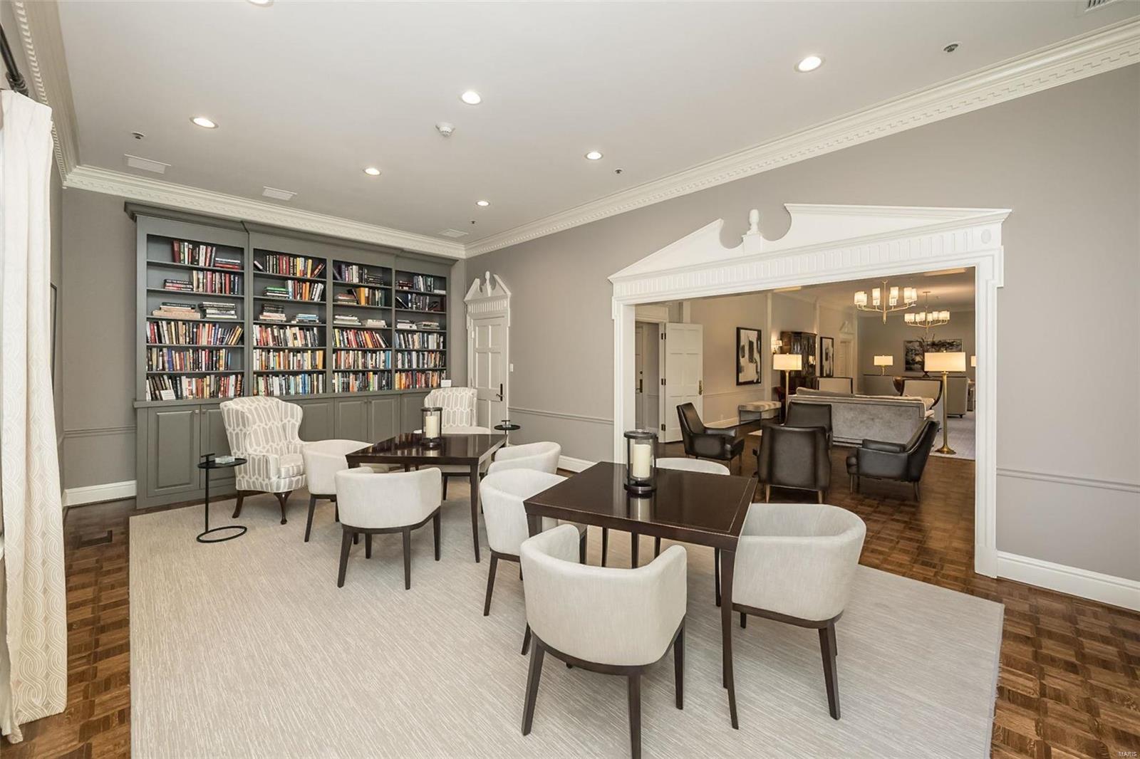 816 S Hanley Road Unit: 4D