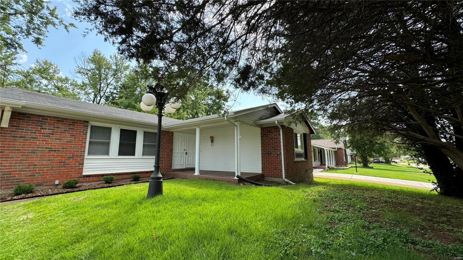 2080 Huntington Drive