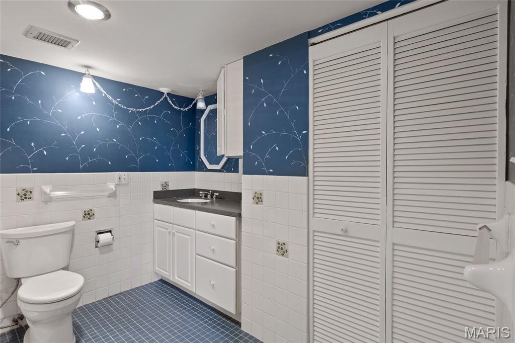 900 S Hanley Road Unit: 11B