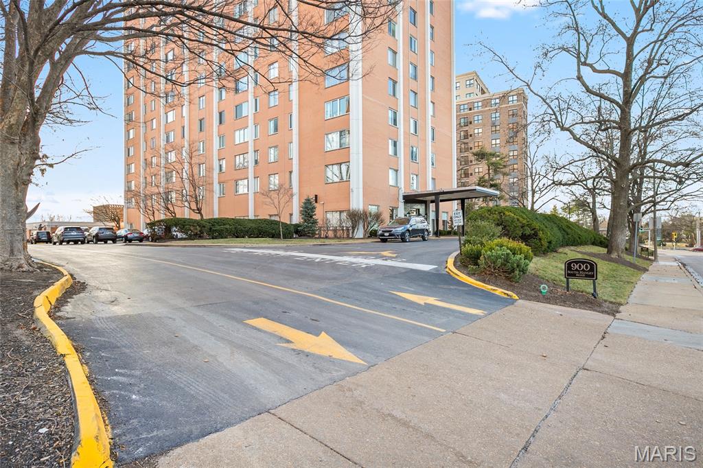 900 S Hanley Road Unit: 11B