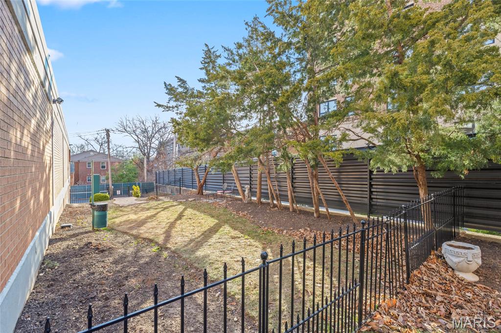 900 S Hanley Road Unit: 11B