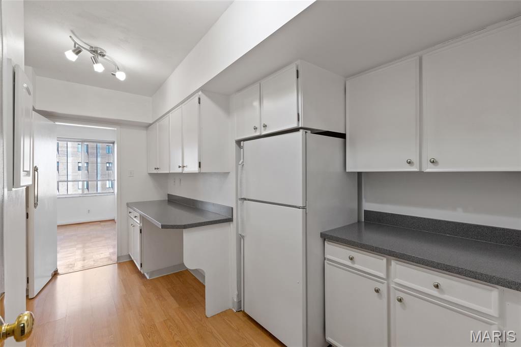 900 S Hanley Road Unit: 11B