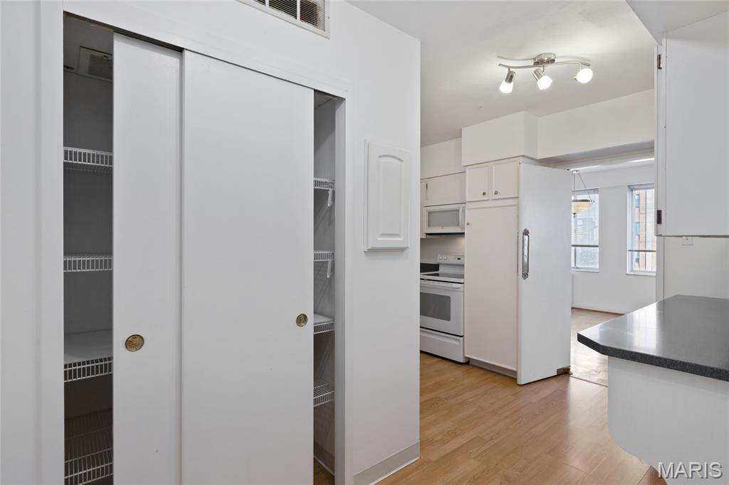 900 S Hanley Road Unit: 11B