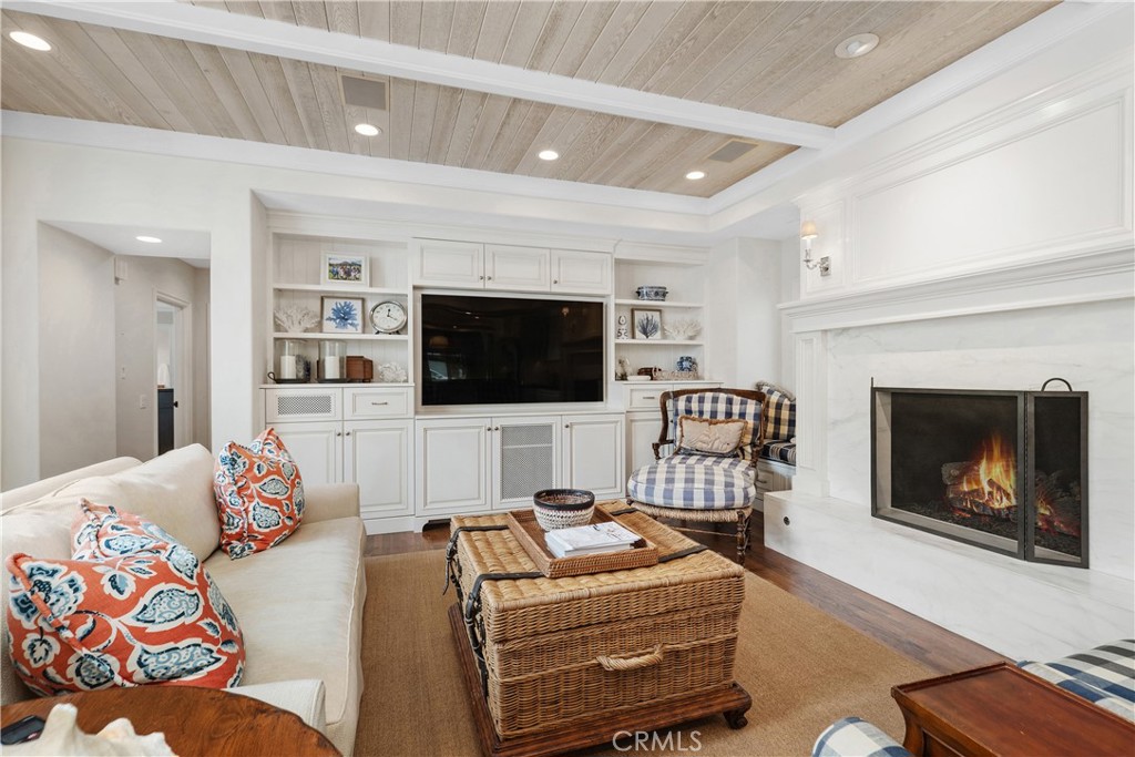 2431 Bayshore