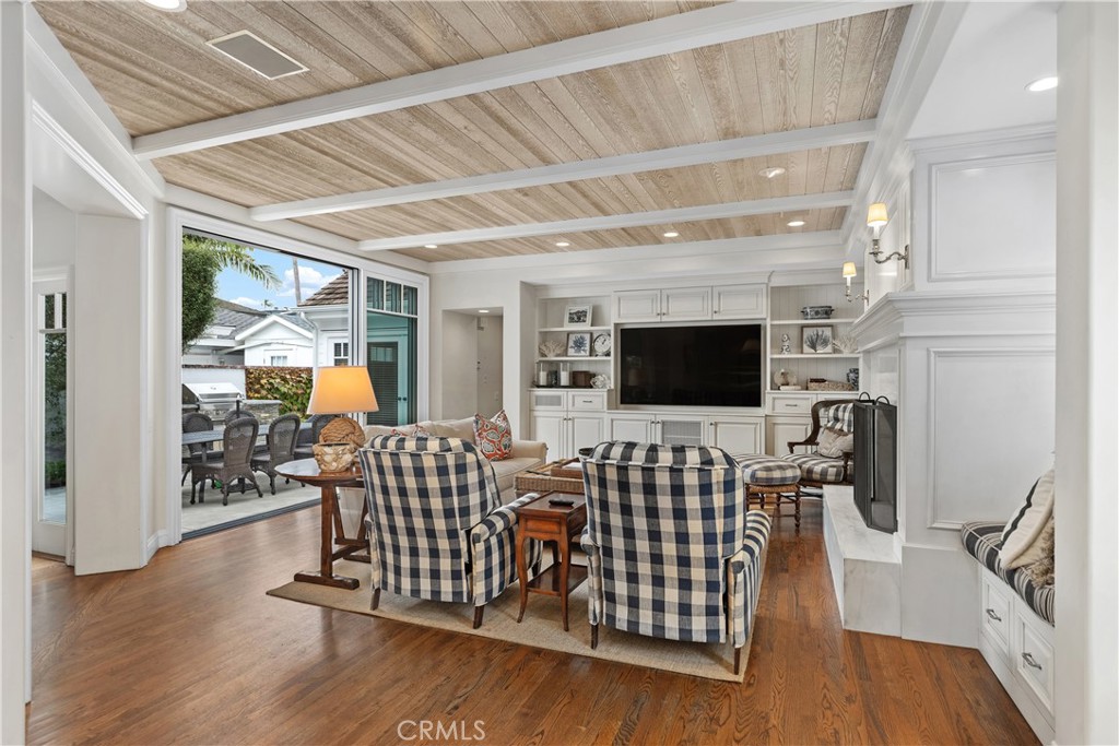 2431 Bayshore
