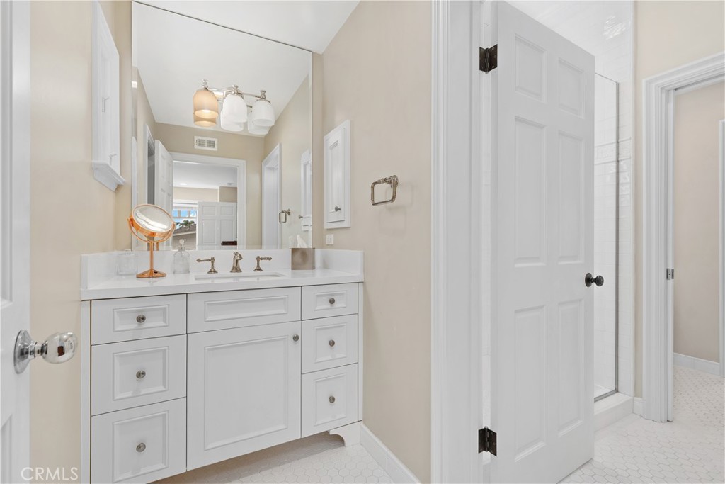 2431 Bayshore
