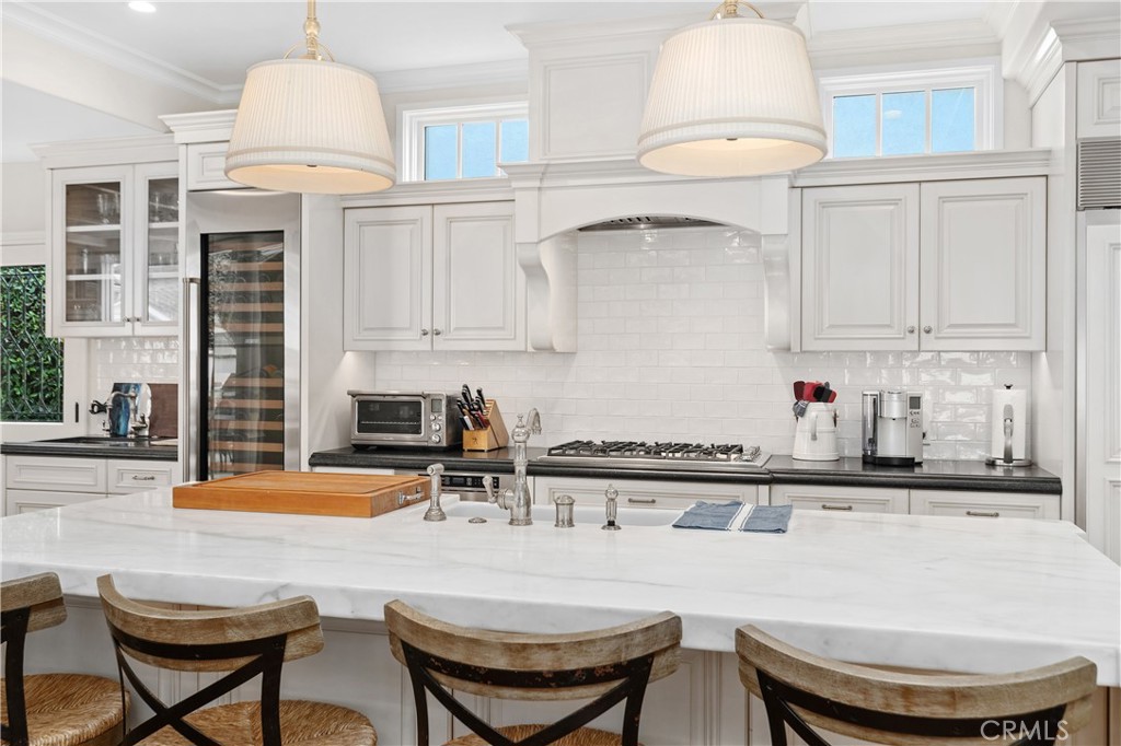 2431 Bayshore
