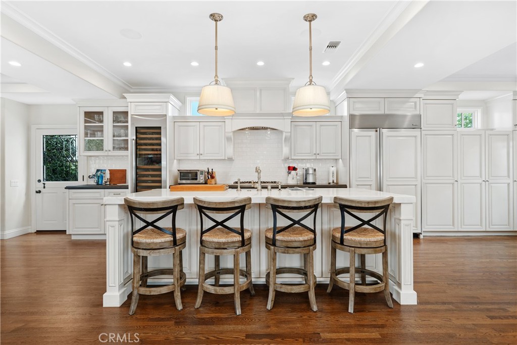 2431 Bayshore