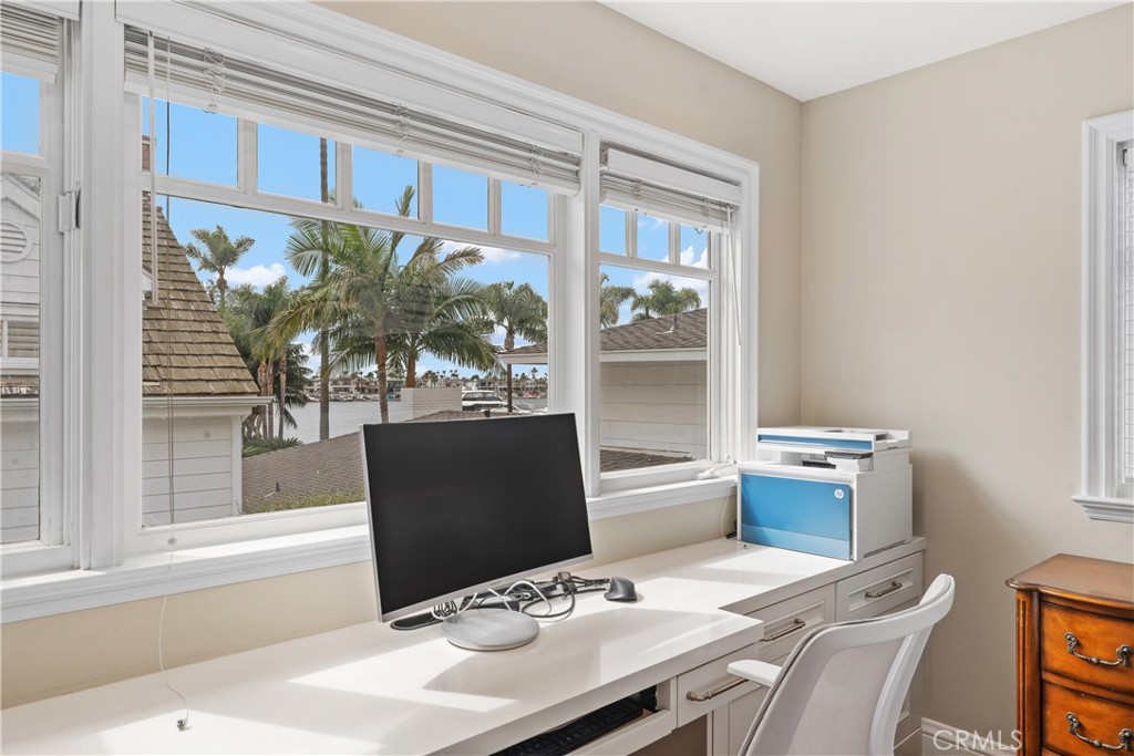 2431 Bayshore