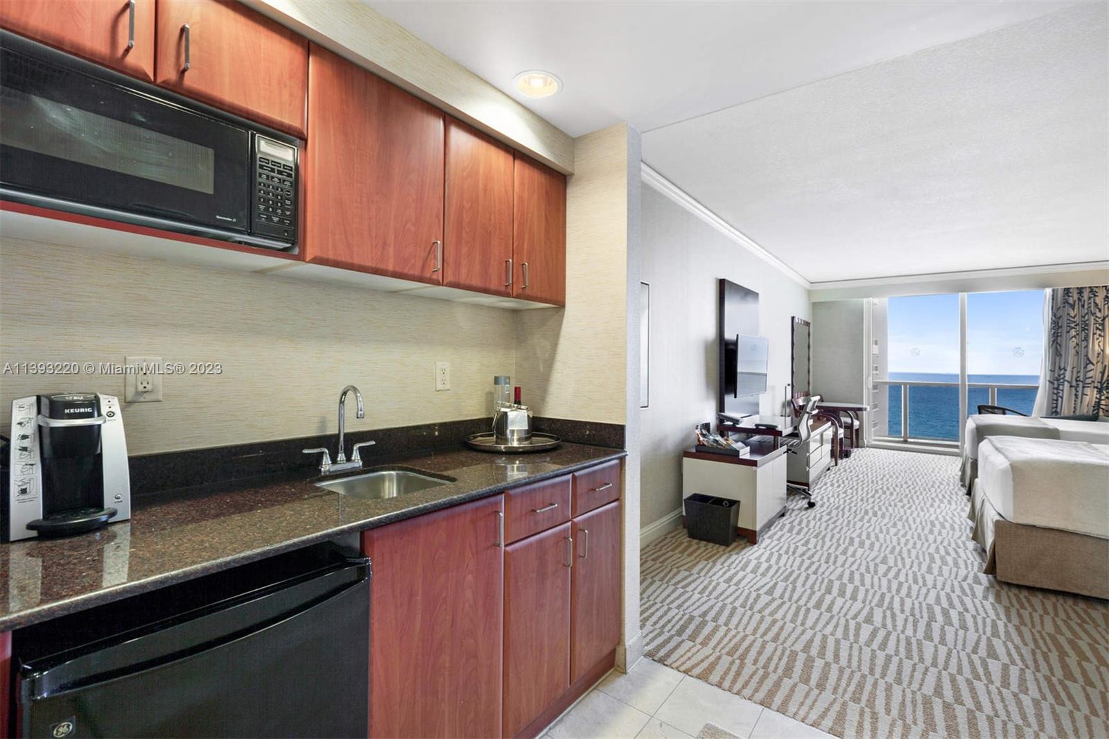 18001 Collins Ave # 1606