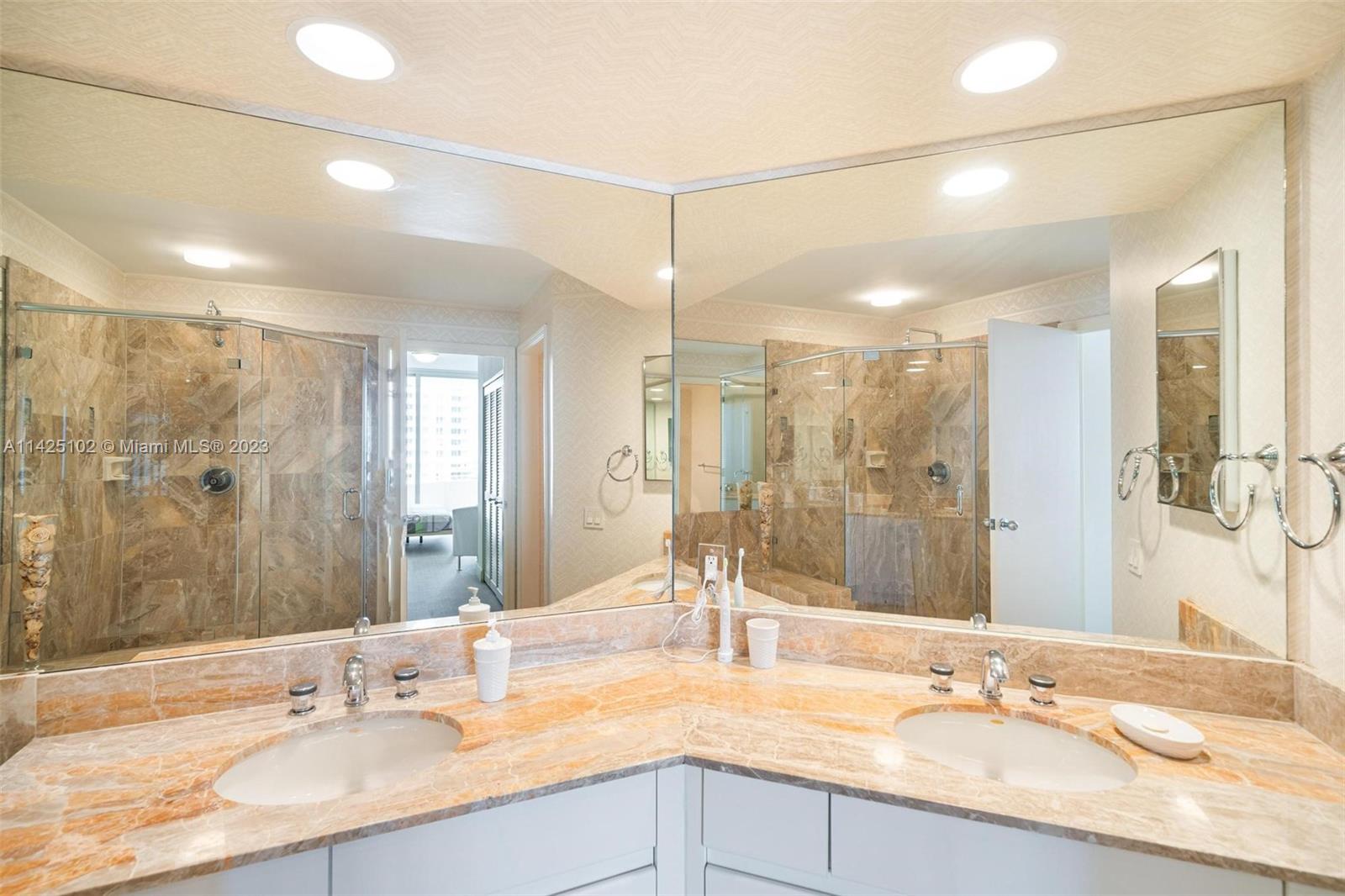 888 Brickell Key Dr # 1809