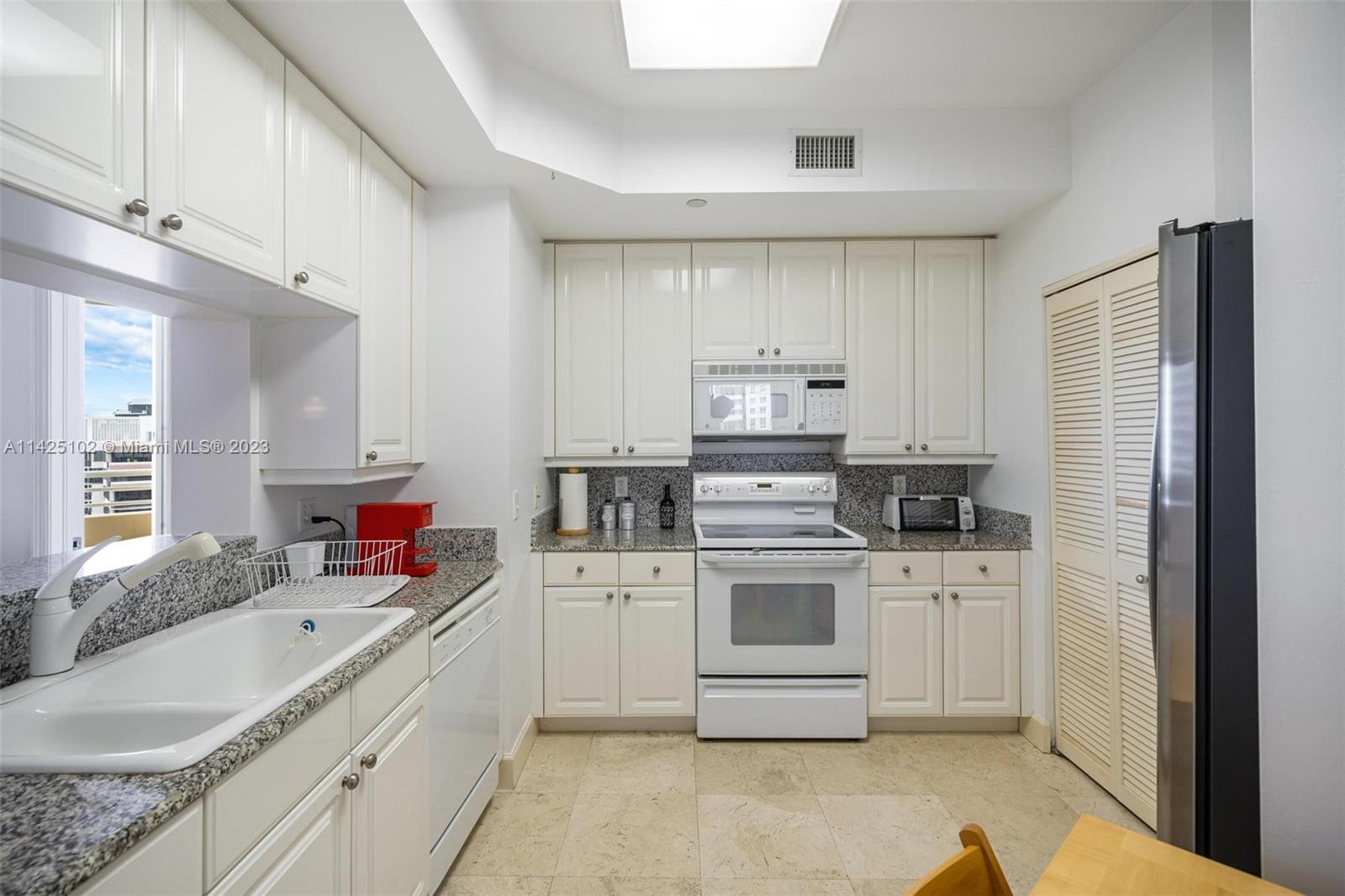 888 Brickell Key Dr # 1809