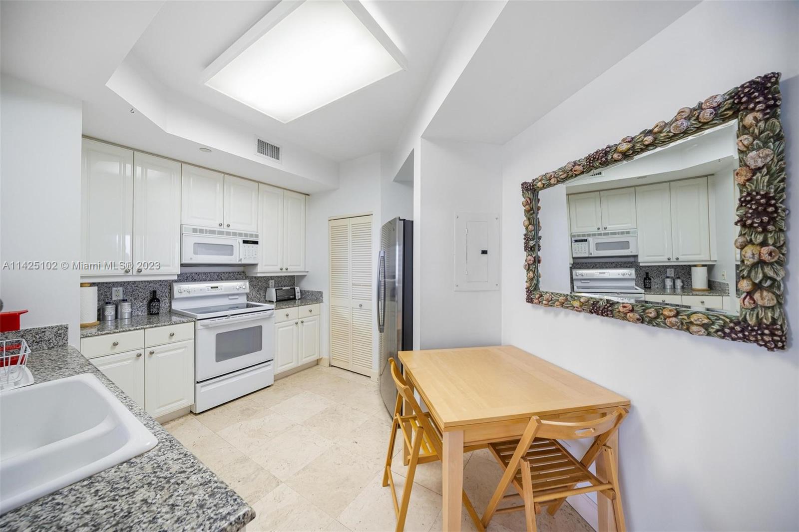 888 Brickell Key Dr # 1809