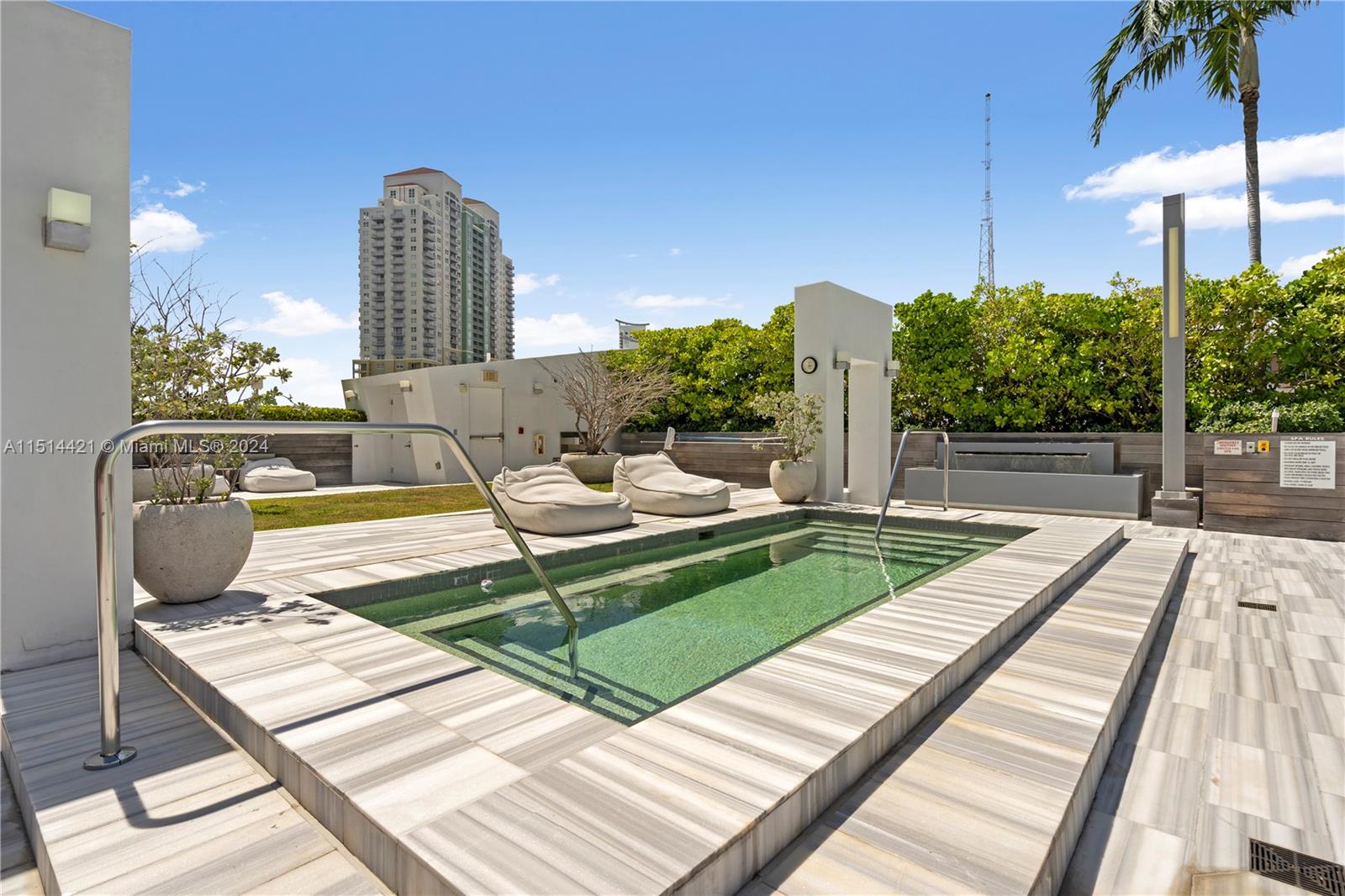 801 S Pointe Dr # 202