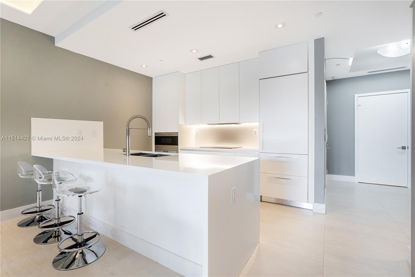 801 S Pointe Dr # 202