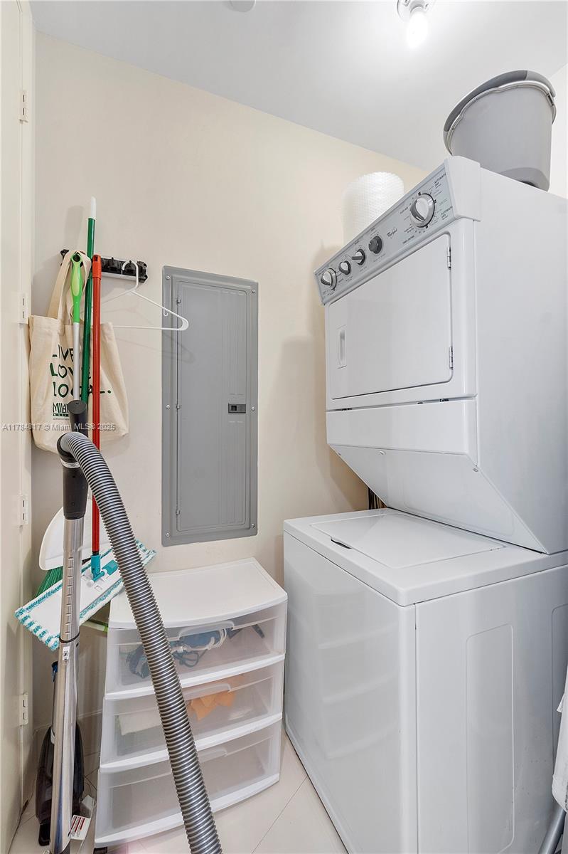 15811 Collins Ave # 1707