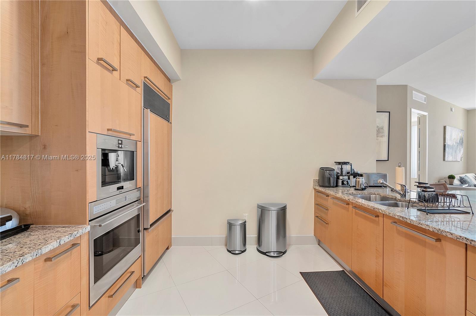 15811 Collins Ave # 1707