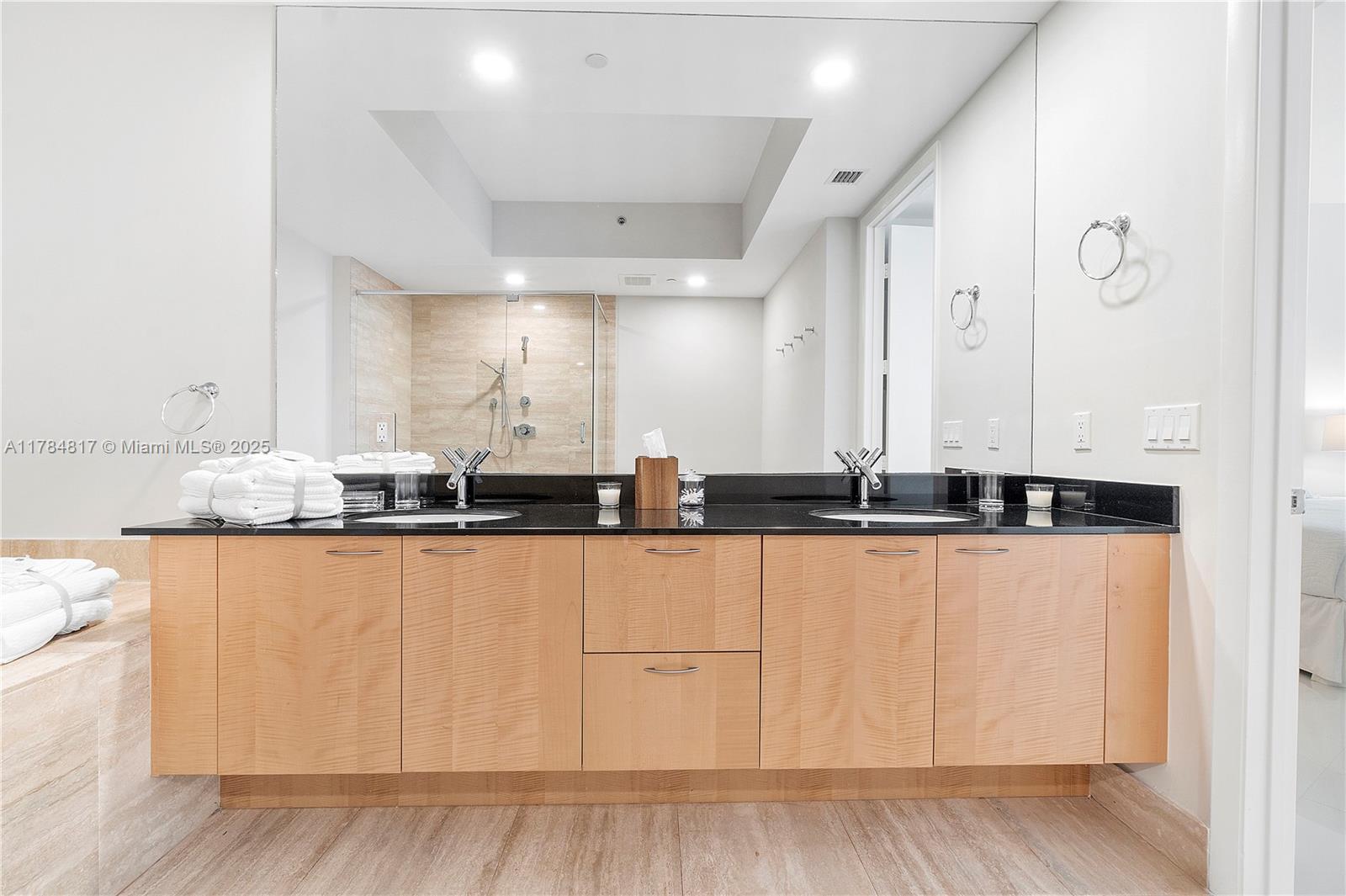 15811 Collins Ave # 1707