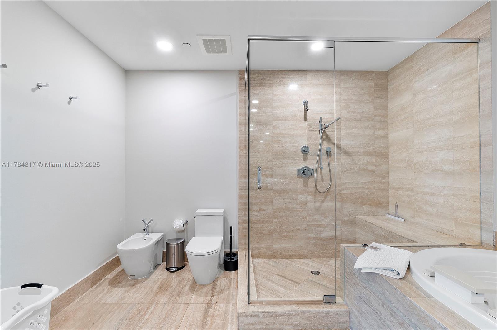 15811 Collins Ave # 1707