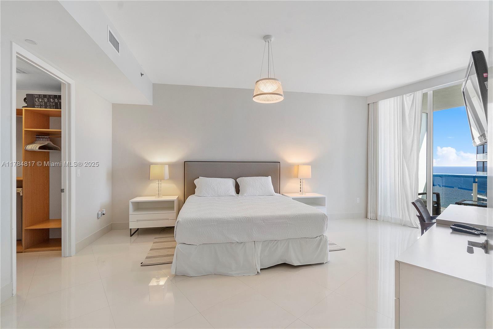 15811 Collins Ave # 1707