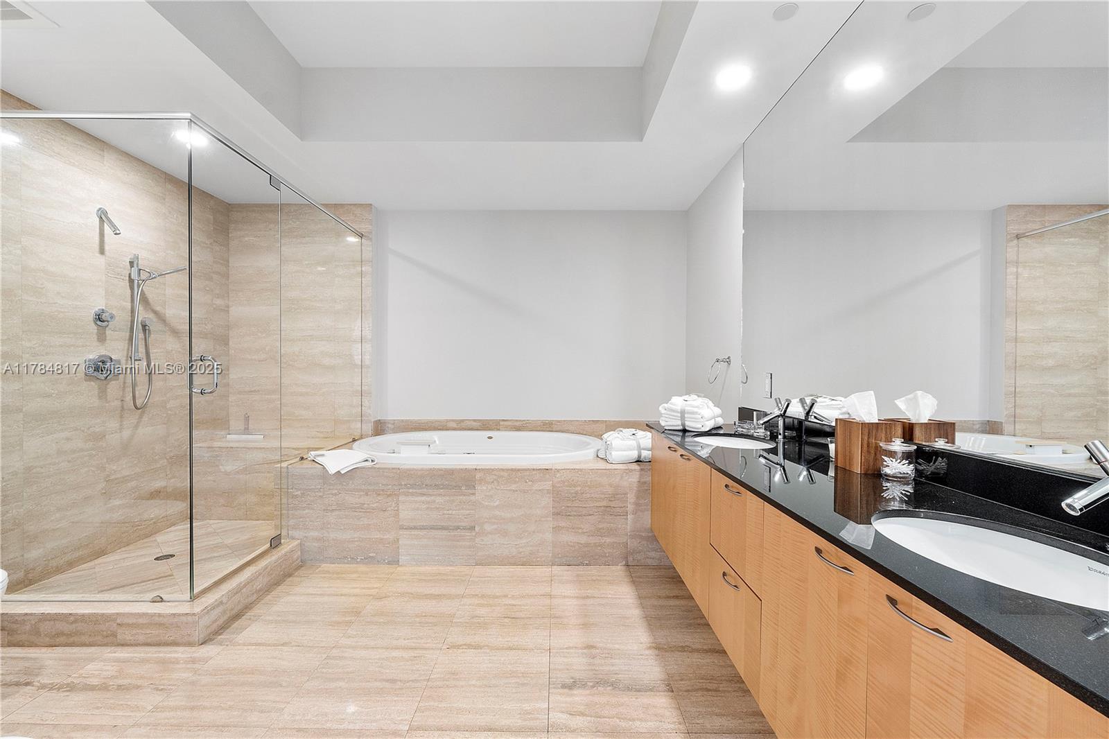 15811 Collins Ave # 1707