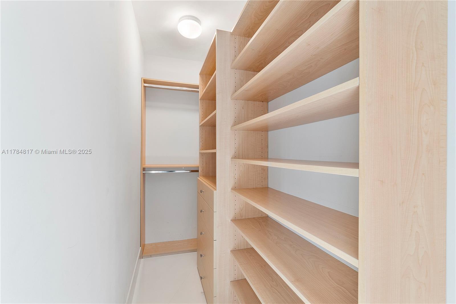 15811 Collins Ave # 1707