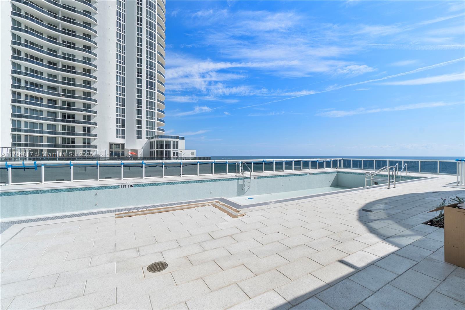 15811 Collins Ave # 1707