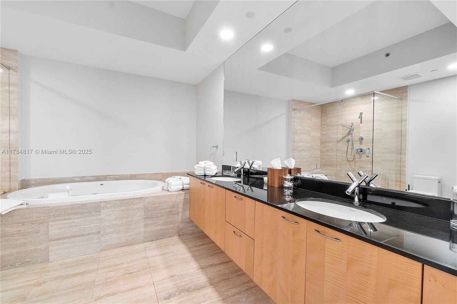 15811 Collins Ave # 1707