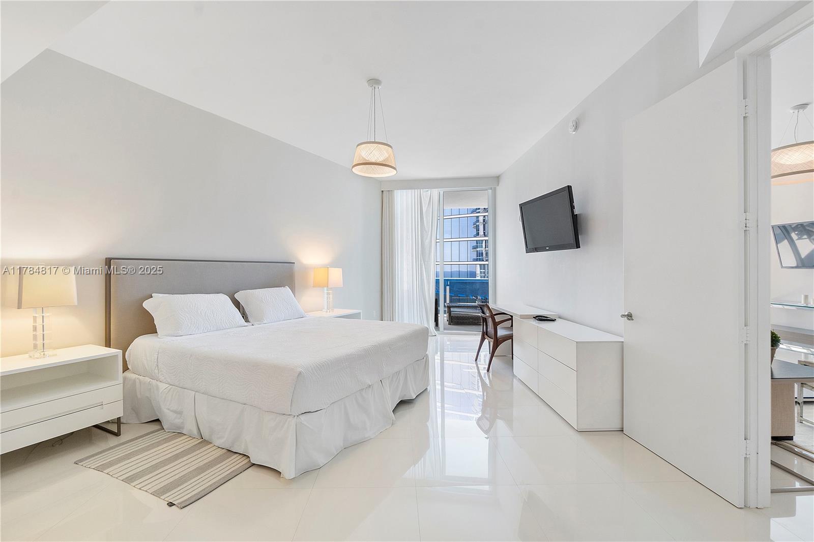 15811 Collins Ave # 1707