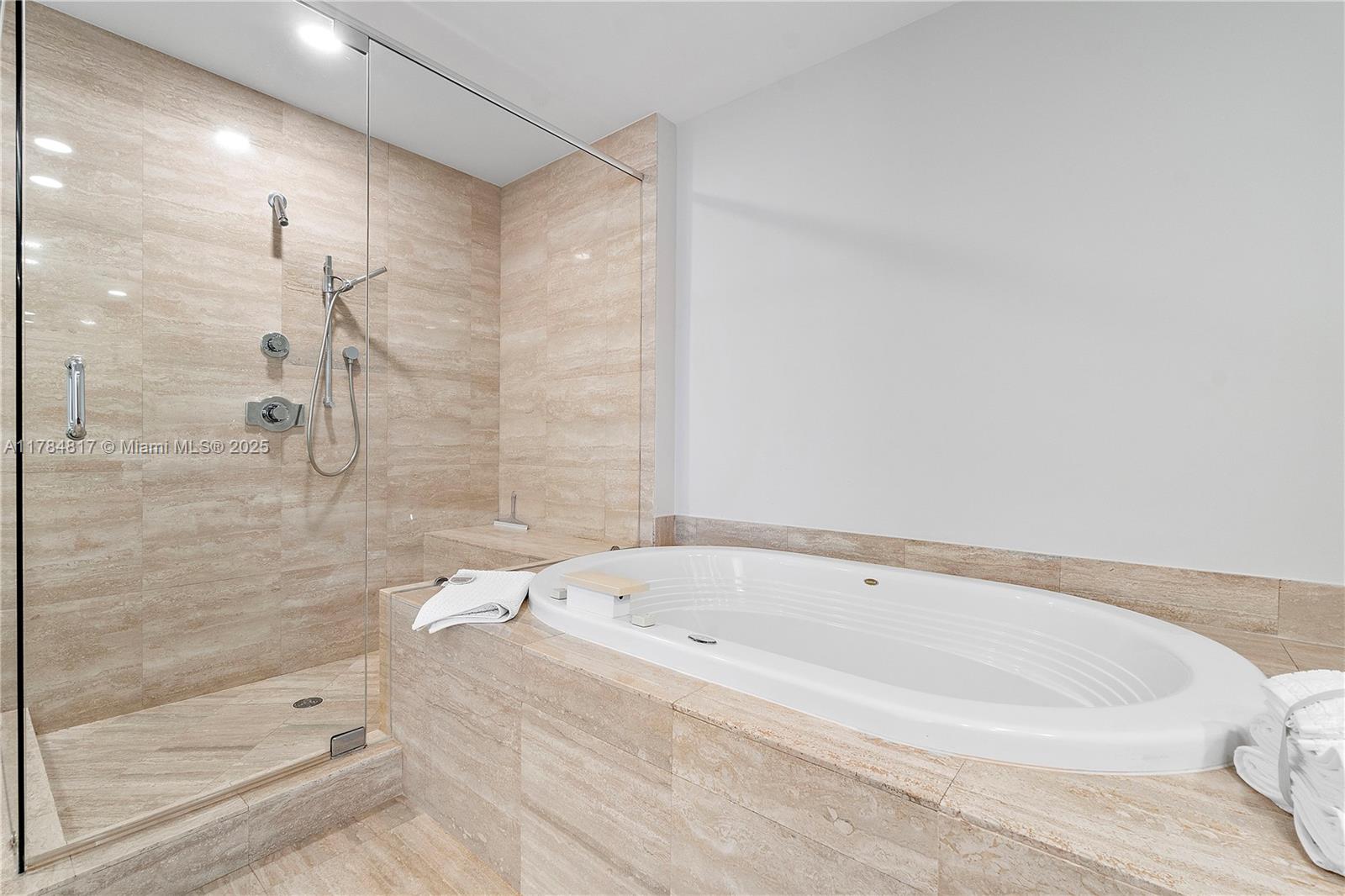 15811 Collins Ave # 1707