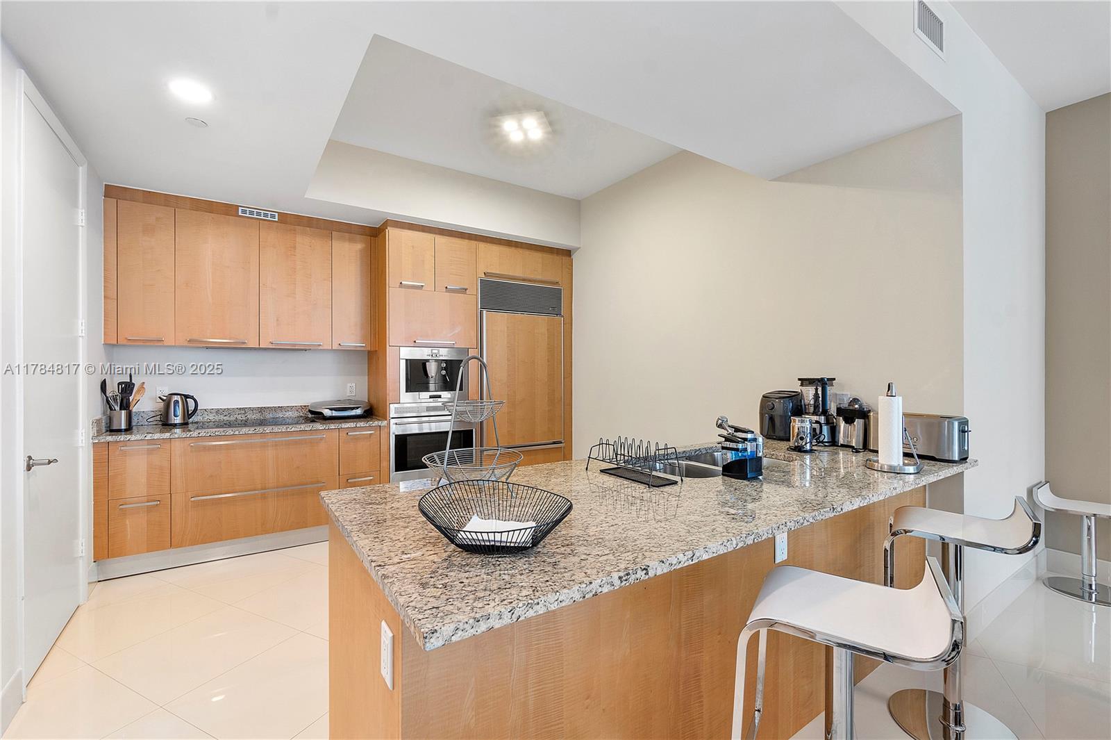 15811 Collins Ave # 1707