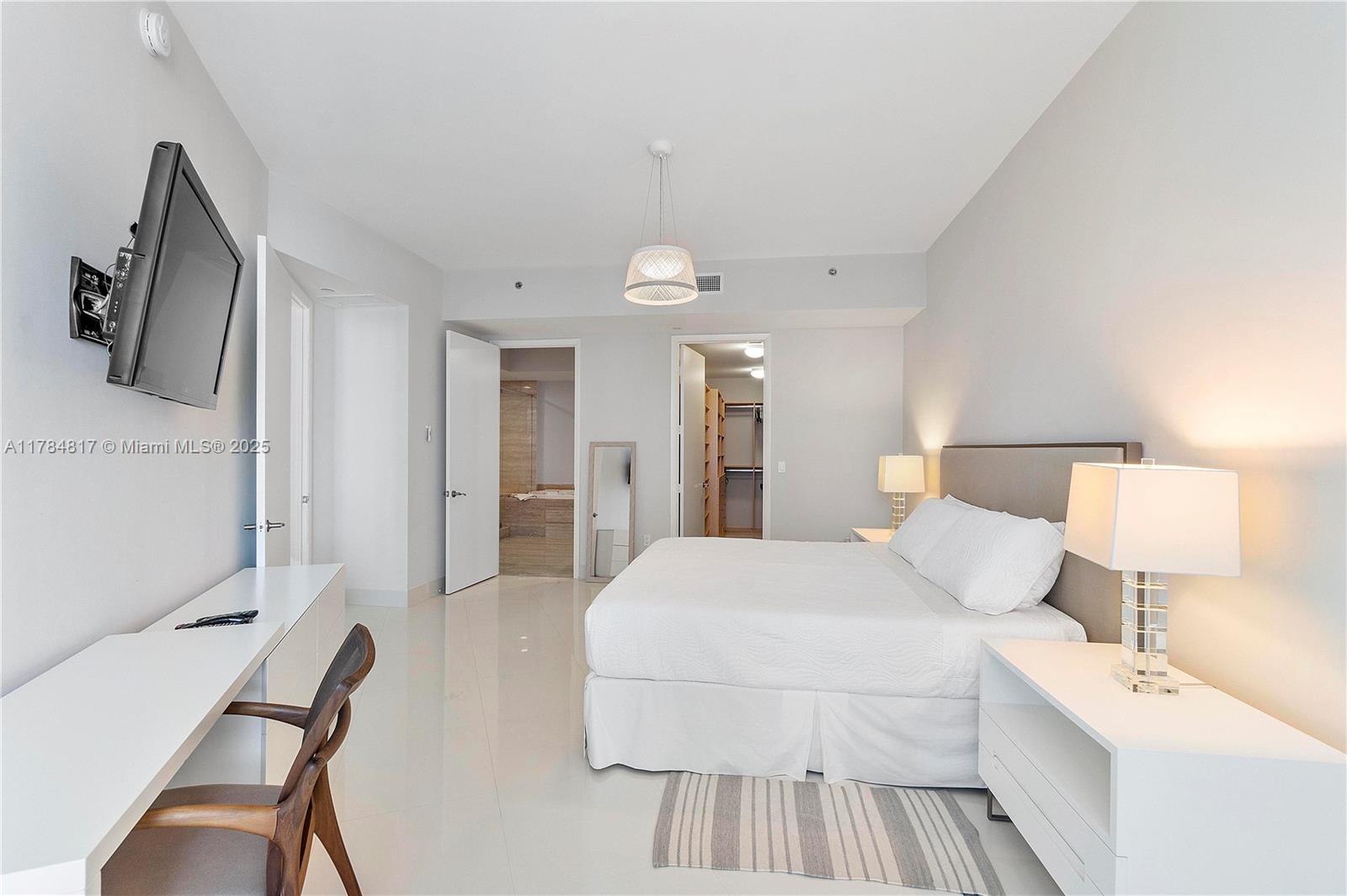 15811 Collins Ave # 1707