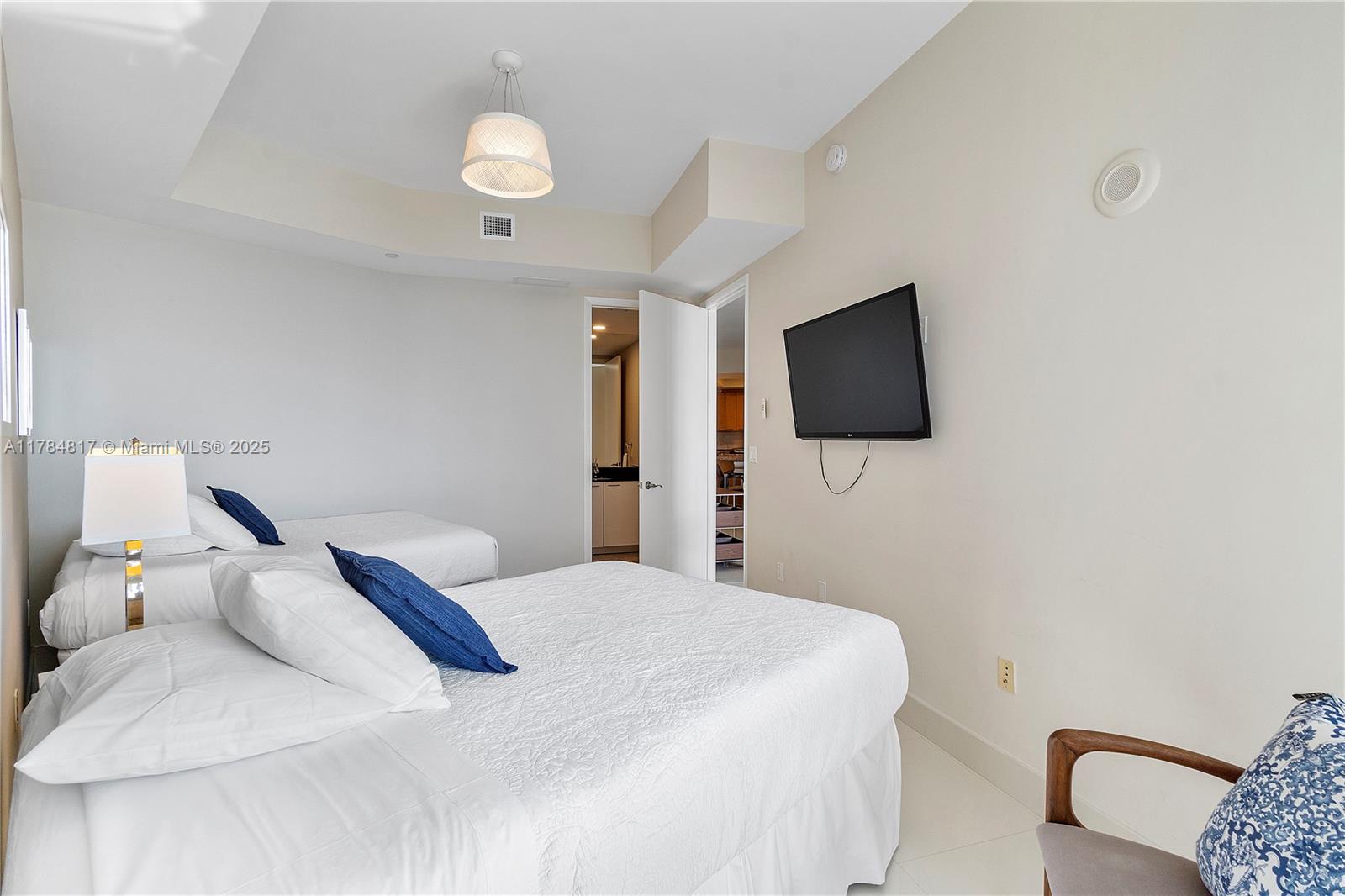 15811 Collins Ave # 1707