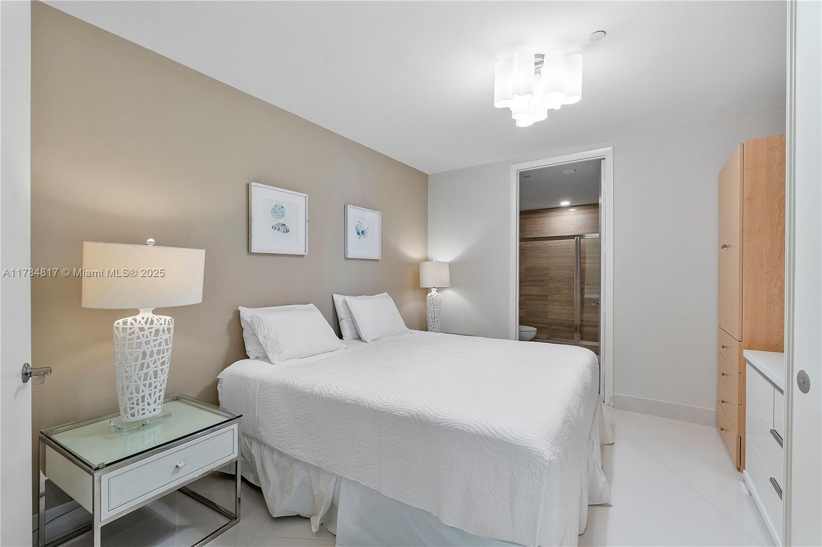 15811 Collins Ave # 1707