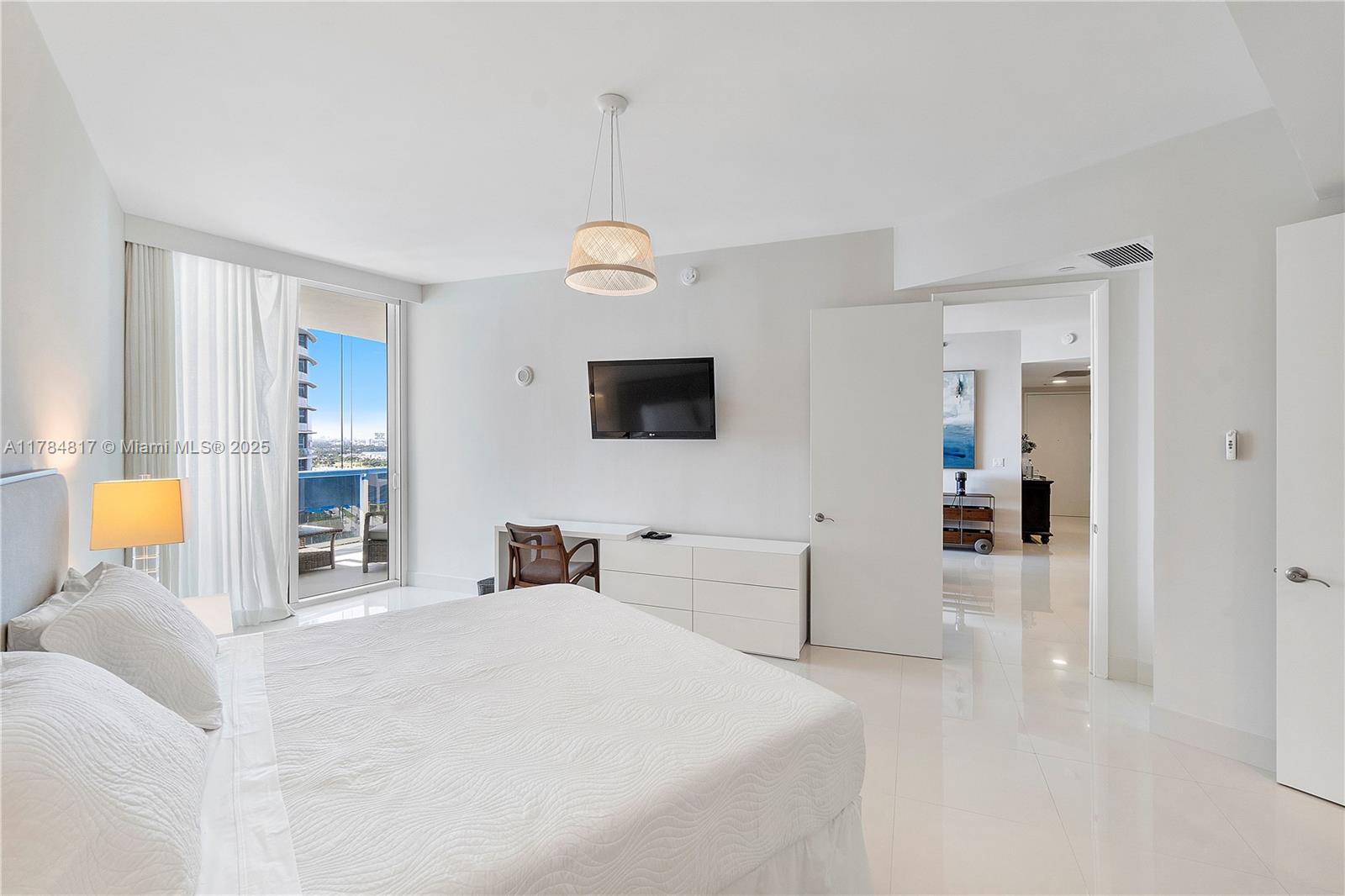 15811 Collins Ave # 1707