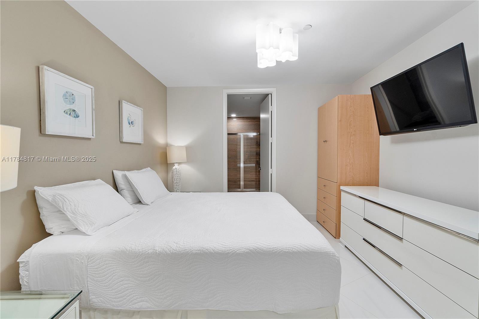 15811 Collins Ave # 1707