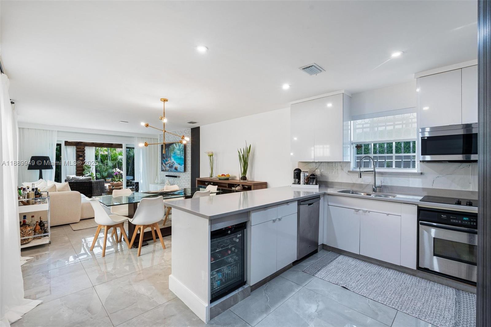 2752 SW 11th St, Miami