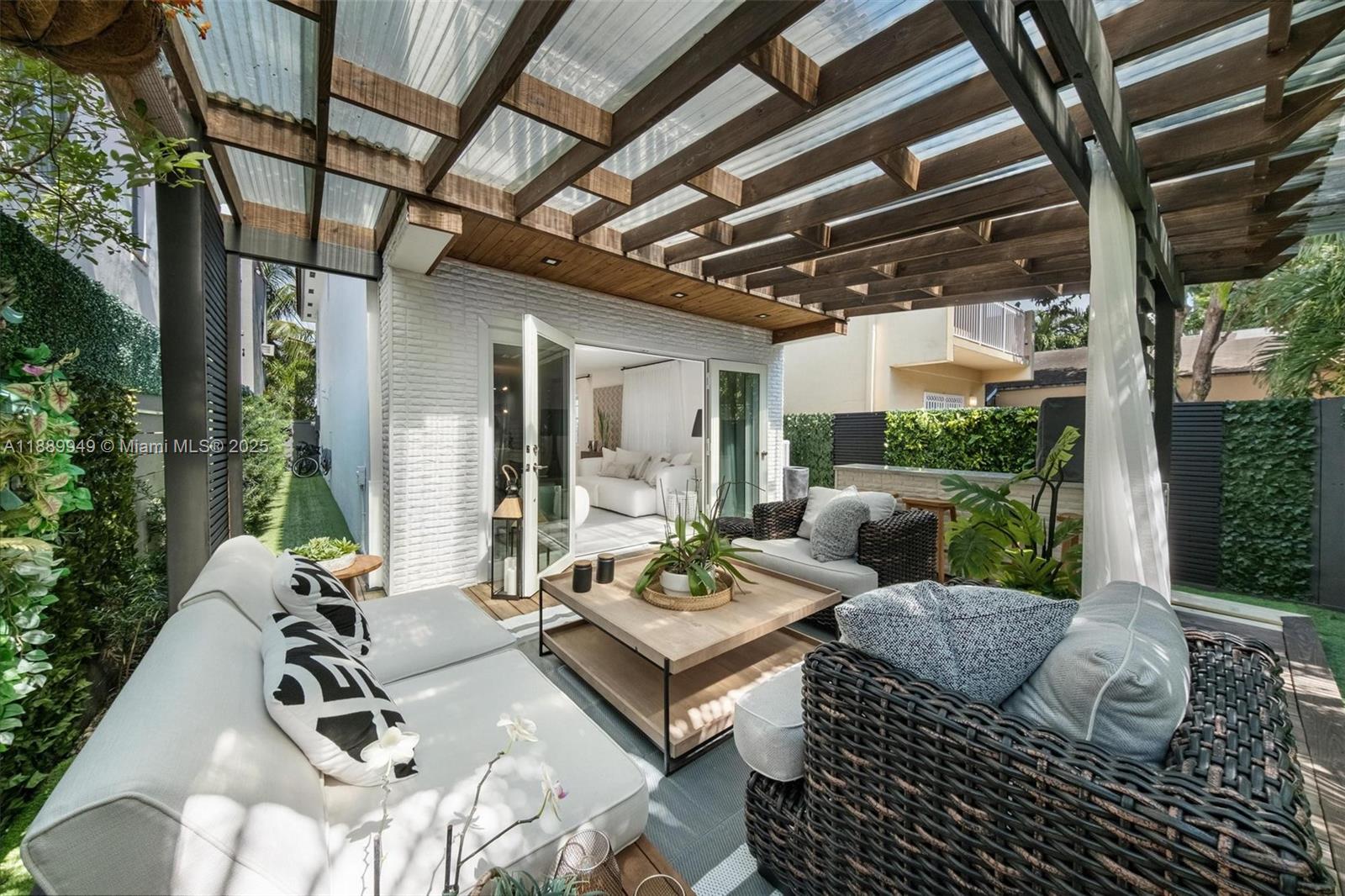 2752 SW 11th St, Miami