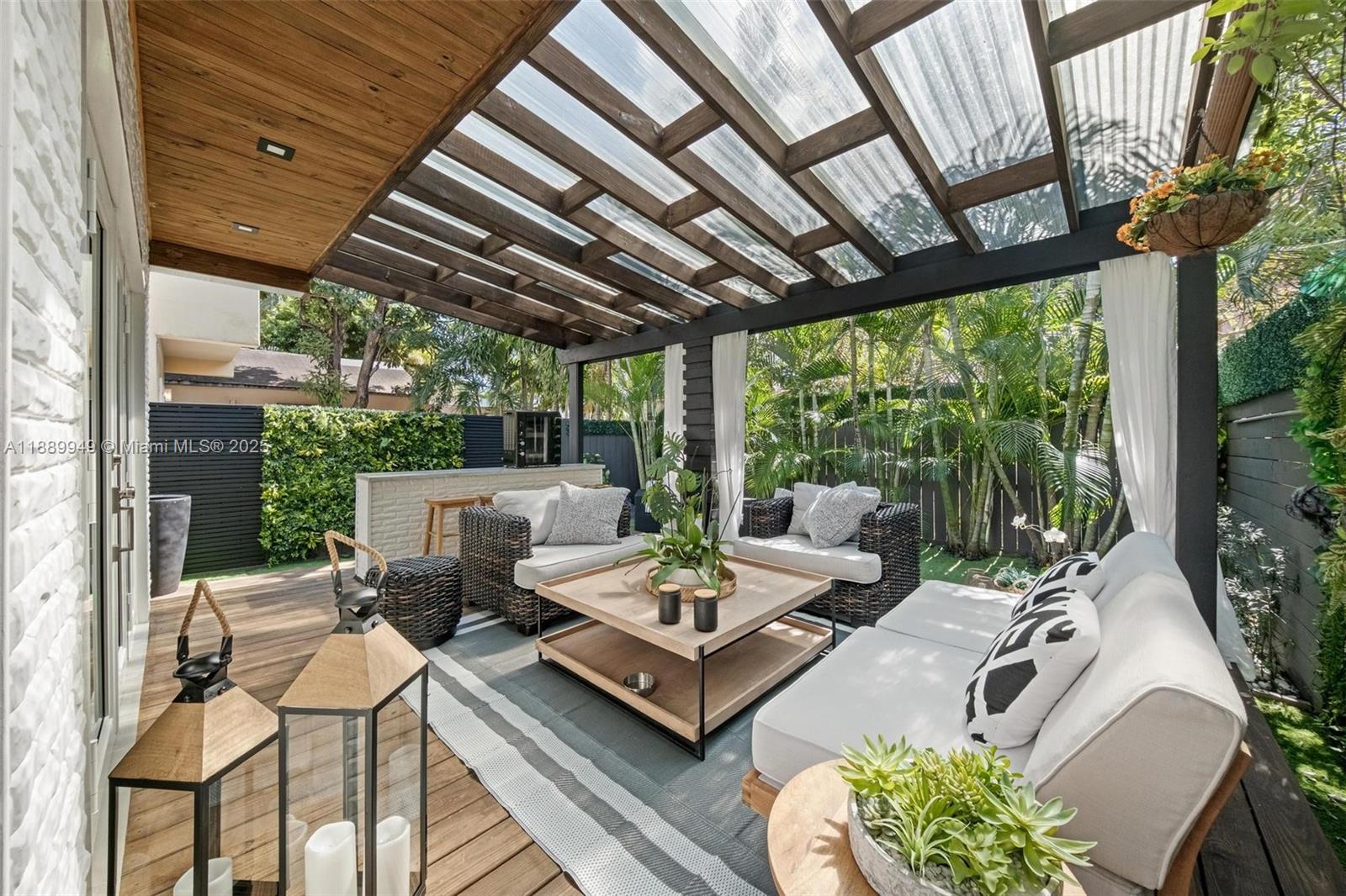 2752 SW 11th St, Miami