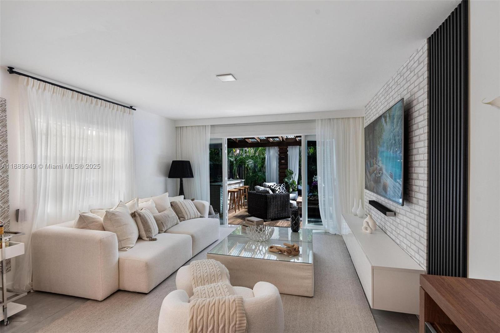 2752 SW 11th St, Miami