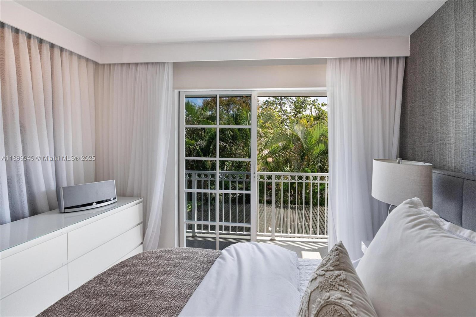 2752 SW 11th St, Miami