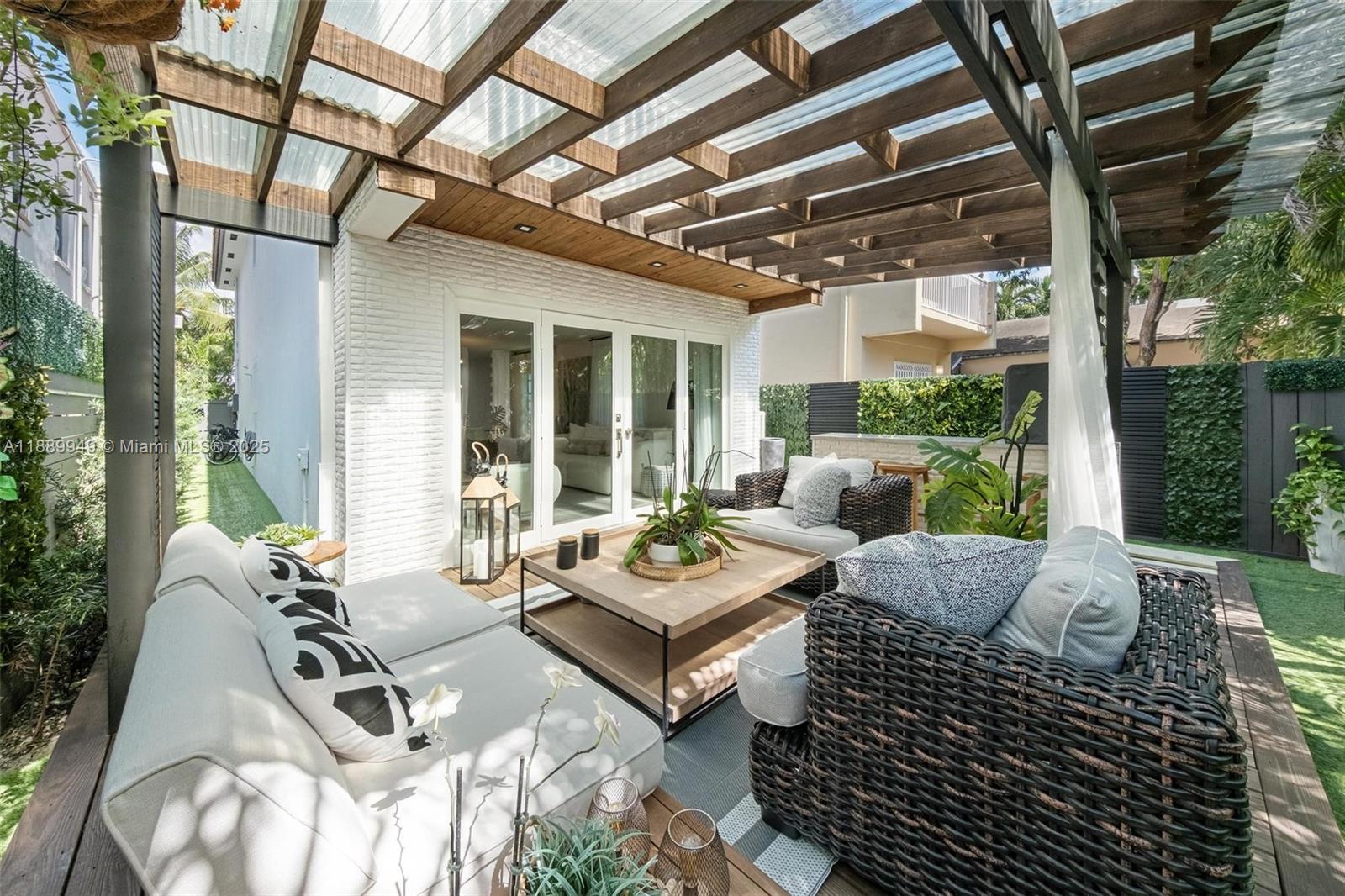 2752 SW 11th St, Miami