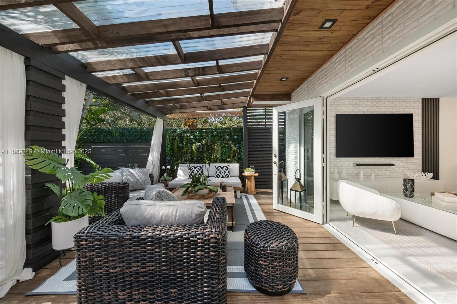 2752 SW 11th St, Miami