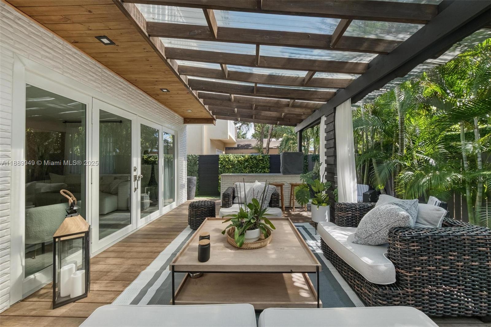 2752 SW 11th St, Miami